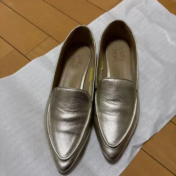 Naturalizer 골드 가죽 플랫슈즈 스틸레토