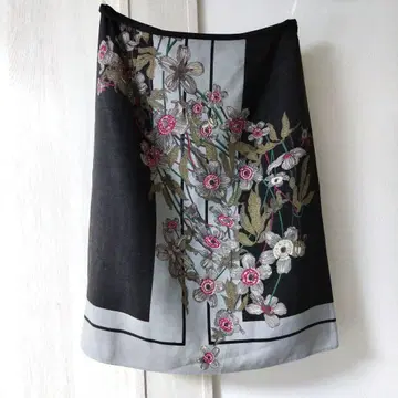 SunaUna 꽃무늬 자수 미디 스커트 일본제