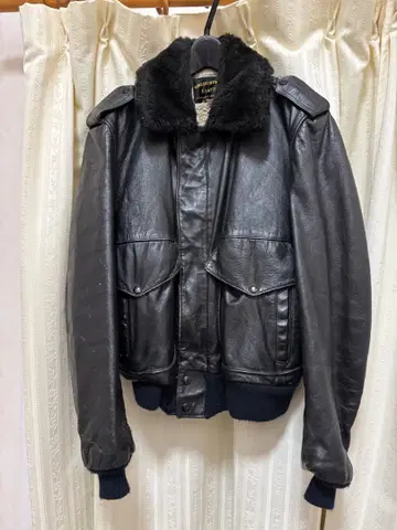 그레고리 앤 마크 가죽