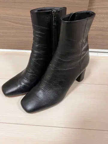 DIANA 가죽 숏부츠