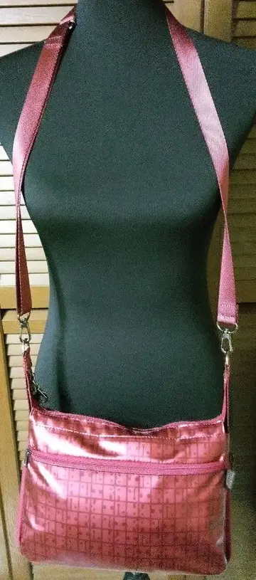 빨간색 숄더백 광택 격자 무늬