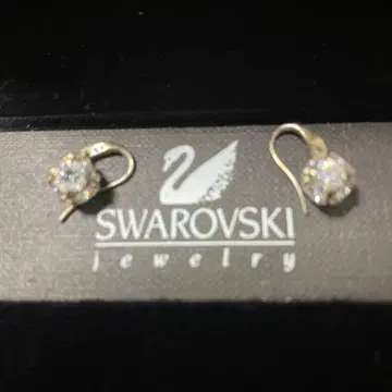 Swarovski 크리스탈 귀걸이 양쪽 귀
