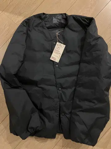 무인양품 경량 다운 포켓터블 노카라 자켓 2025년 모델 정전기 방지