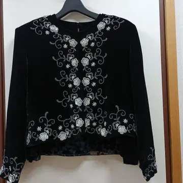 블랙 꽃무늬 자수 앙상블