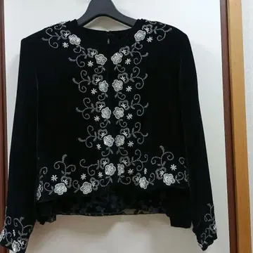 블랙 꽃무늬 자수 앙상블