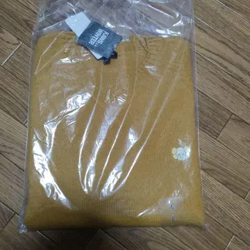 L 새상품 유니클로 KAWS 콜라보 니트 라무 크루넥 스웨터