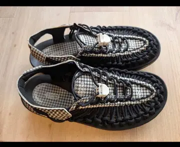 KEEN 킨 유니크 하운드투스 24cm