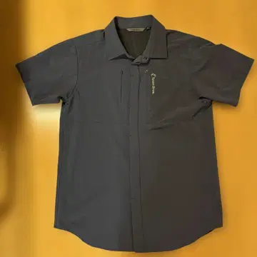 티튼브로스 반팔 셔츠 M 사이즈 네이비 컬러