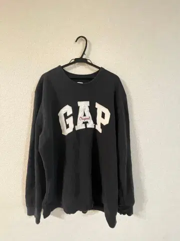 GAP 자수 맨투맨 블랙