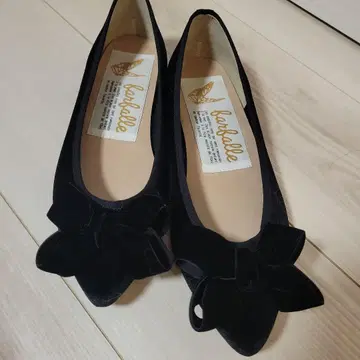 파르팔레 리본 포함 블랙 플랫슈즈