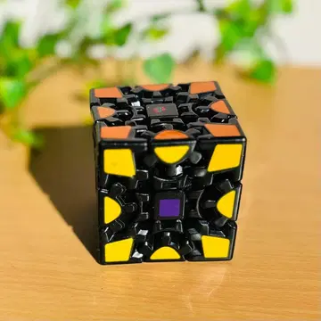 다색 퍼즐 큐브