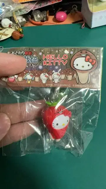 나메코 재배 키트 헬로키티 콜라보 딸기 스트랩 끈 장식 레어