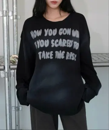 [ 완판템 ] 빈티지 워시 레터링 디자인 오버핏 니트