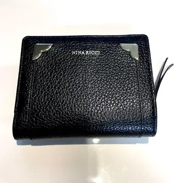 미사용 새상품 NINA RICCI 블랙 가죽 접이식 지갑