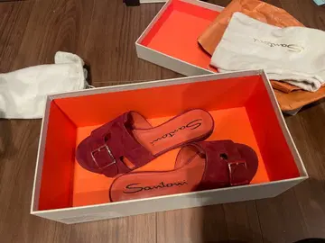 Santoni 레드 스웨이드 플랫 샌들