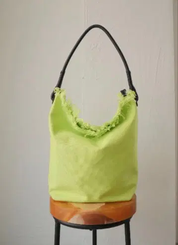 CURIBISCUI 원 핸들 캔버스 백 라임