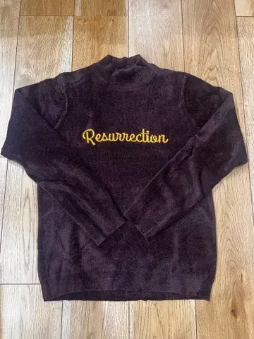 레저렉션 니트 의류