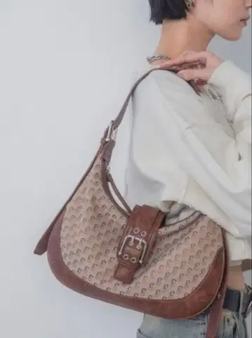 지나시스 베이지와 브라운의 숄더백