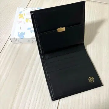 [정품] 새상품 황궁 천연 가죽 국화 문양 블랙 접이식 지갑 동어원