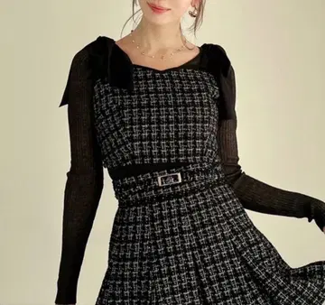 RESEXXY 숄더 리본 트위드 뷔스티에 블랙