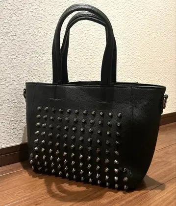 AWESOME 스터드 장식 블랙 토트백 (숄더 벨트 포함)