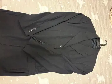 다크 그레이 싱글 브레스 비즈니스 정장