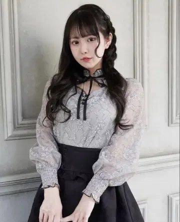 pium 바이컬러 레이스 케이프 긴팔 블라우스 블루 그레이