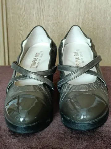 트리플 에어 다크 브라운 크로스 스트랩 웨지힐