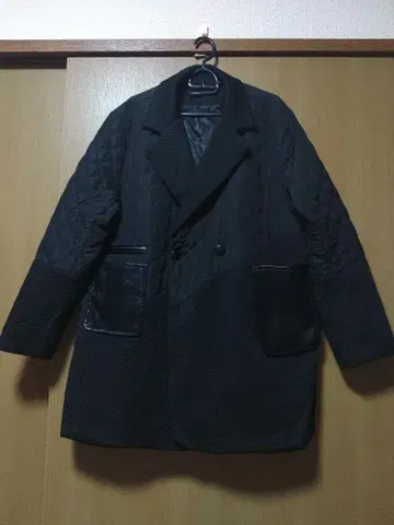 블랙 퀼팅 더블 브레스트 체스터 코트