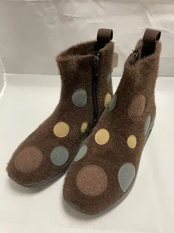 Gomu56 브라운 도트 무늬 퍼풍 부츠