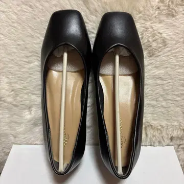 블랙 스퀘어토 펌프스