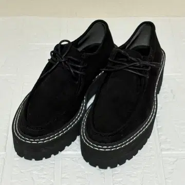 새상품급 EVOL 이이볼 통굽 스웨이드 로퍼 블랙 24cm