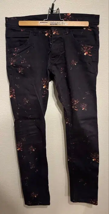 [ 새상품급 ] SHAREEF 벌 패턴 스키니 팬츠