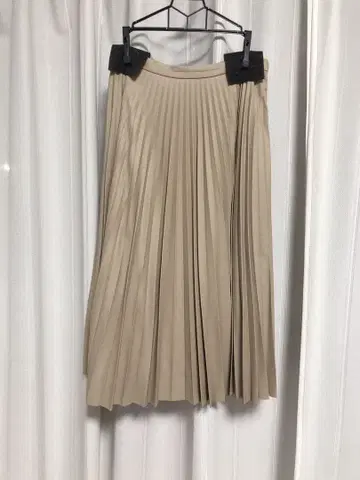 Urban Research 레더라이크 플리츠 스커트 36 베이지