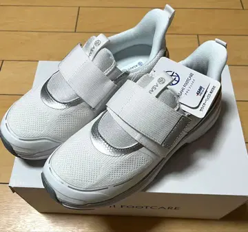 ASAHI FOOTCARE 화이트 스니커즈 23.5cm