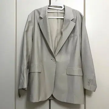 Mila Owen 빅 실루엣 라이트 테일러드 자켓