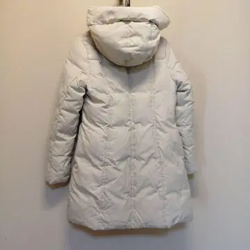 화이트 다운 자켓 후드 부착