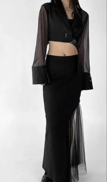 블랙 타이트 스커트 시스루 소매