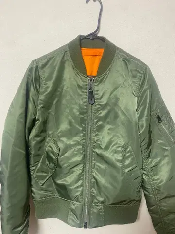 ALPHA Industries MA-1 올리브 그린
