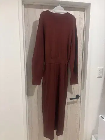 아줄바이마우지 보틀넥 원피스 니트 빨간색