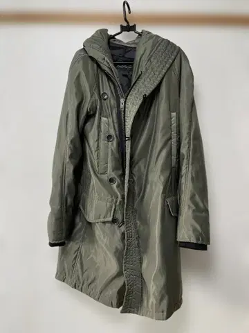 올리브 그린 후드 부착 모즈 코트