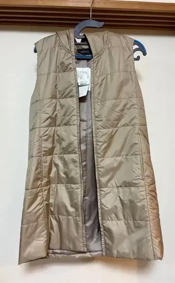 UNTITLED 후드 부착 베이지 다운 베스트 사이즈 2