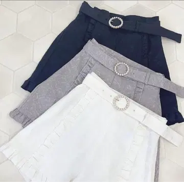 evelyn 프릴 포함 화이트 숏팬츠