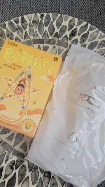 정품 POP MART Happy Birthday 케이블 펜던트