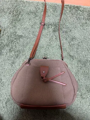 가마구치 숄더백