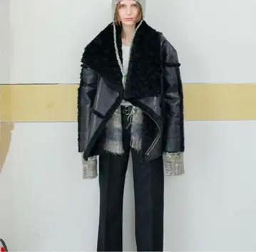 퍼버즈 PERVERZE 인조 가죽 무스탕 코트 리버서블