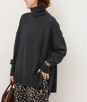 Biella Yarn 와이드 터틀넥 다크 그레이 레리움