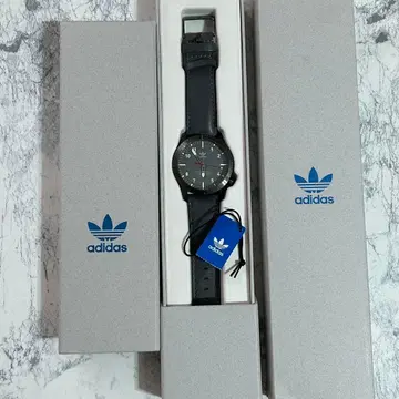 adidas 그레이 아날로그 쿼츠 손목시계