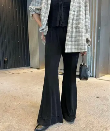 kastane 시어 리브 플레어 팬츠