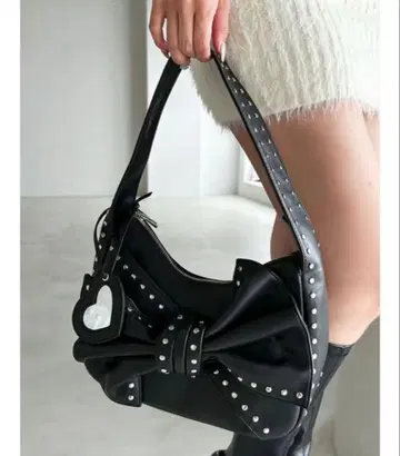 RESEXXY 숄더백 스터드 포인트 빅 리본백